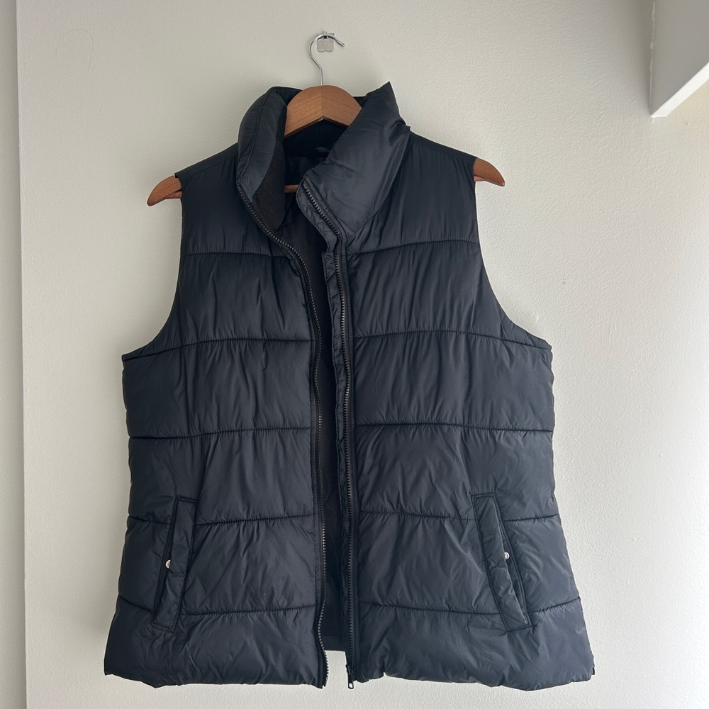 Old Navy Black Puffer Vest